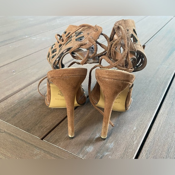 Express Heels - Picture 2 of 3